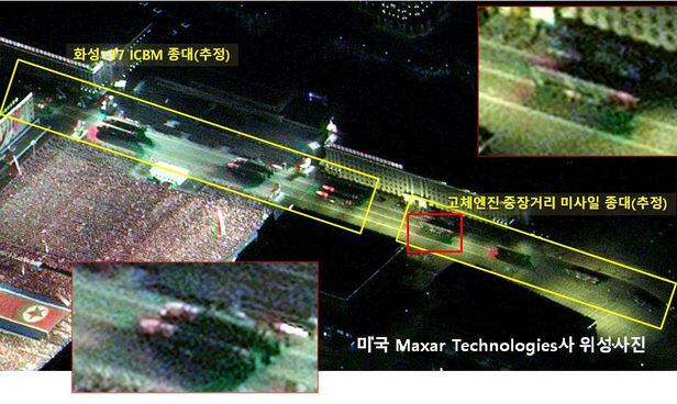 민간 위성업체 막사 테크놀리지스가 북한건군절인 8일 개최된 북 열병식 장면을 위성 촬영해 공개한 사진을 일부 편집한 이미지. '괴물 ICBM'인 화성-17형과 고체연료 미사일 추정물체가 이동식발사대(TEL)에 실려 줄지어 이동하고 있다.