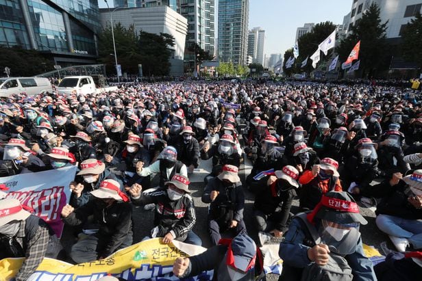 2021년 10월 20일 민노총 총파업 결의대회가 서울 서대문역 일대에서 열렸다.