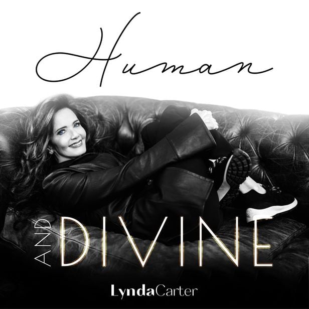 린다 카터가 11월에 공개한 싱글 곡 '휴먼 앤드 디바인'의 커버.
/어메리칸 송라이터스 홈페이지