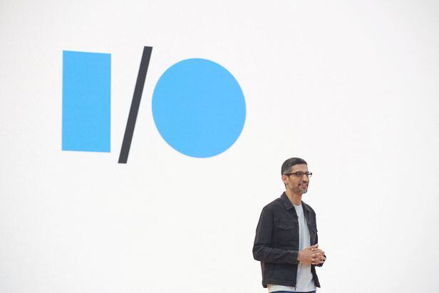 지난 11일 구글의 연례 개발자 대회인 '구글 I/O'에서 순다르 피차이 구글 CEO가 구글의 신기술을 소개하고 있다. /구글