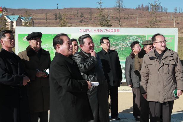 북한 조선중앙TV는 김정은 국무위원장이 양강도 삼지연시를 현지지도 했다고 16일 보도했다. /뉴시스