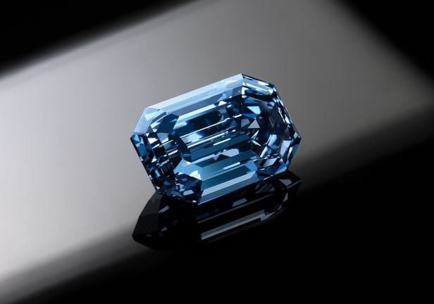 이번 경매에서 732억원의 낙찰가를 기록한 블루 다이아몬드. /소더비 홈페이지