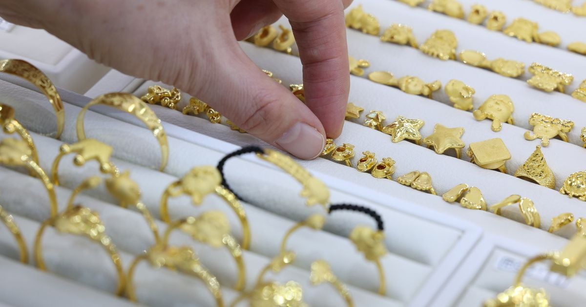 A stone ring costs 400,000 won per penny…Goldman Sachs “The brilliance of gold will return next year”