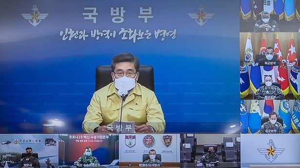 서욱 국방부장관이 지난해 12월 3일 오후 국방부에서 화상으로 코로나19 전군 주요지휘관 회의를 주관하고 있는 모습./국방부