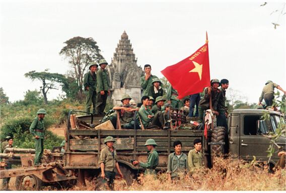 <1989년 철수 직전까지 캄보디아 캄퐁 참(Kampong Cham)에 주둔하고 있던 베트남 병력의 모습. 사진/ https://southeastasiaglobe.com/china-vietnam-border-war/>