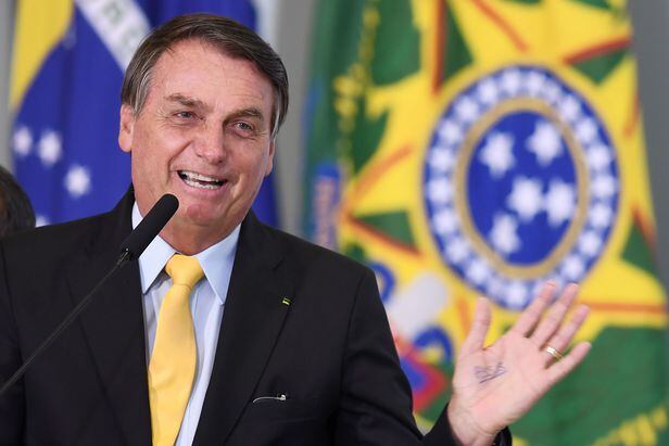자이르 보우소나루 브라질 대통령이 19일(현지 시각) 브라질 브라질리아에서 열린 기자회견에서 질문에 답하고 있다. /AFP 연합뉴스
