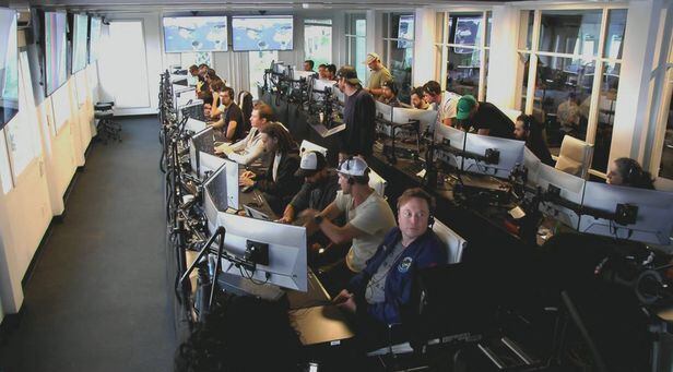 20일 이륙하는 스페이스X 스타십을 관제실에서 지켜보는 SpaceX CEO 일론 머스크의 모습/AFP연합뉴스