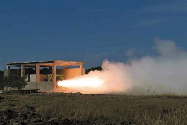 북한이 중거리탄도미사일용 고체연료 엔진 시험을 성공적으로 진행했다며 공개한 사진. /뉴스1