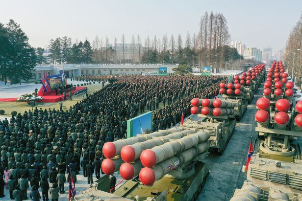 북한 '초대형 방사포' 증정식 자료화면. /조선중앙통신 뉴스1