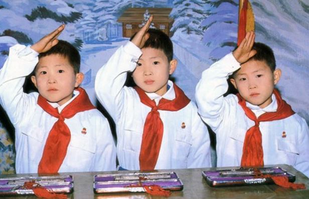 김정일 시대 북한에서 태어난 세쌍둥에게 총폭탄을 의미하는 총일, 폭일, 탄일이라는 이름을 붙였다./조선DB