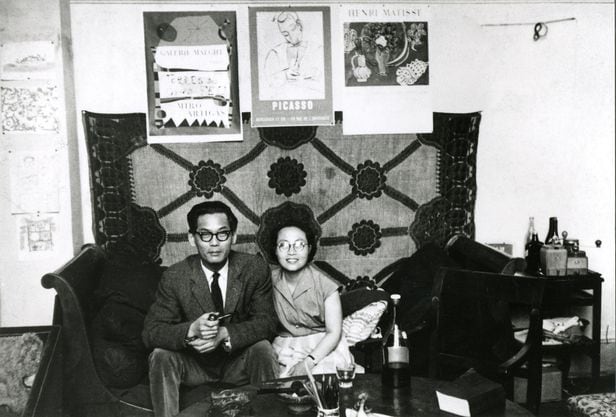 1956년 파리 다사스 거리에 있던 첫 아틀리에에서, 김환기와 김향안 부부. 환기미술관 소장  ©(재)환기재단·환기미술관