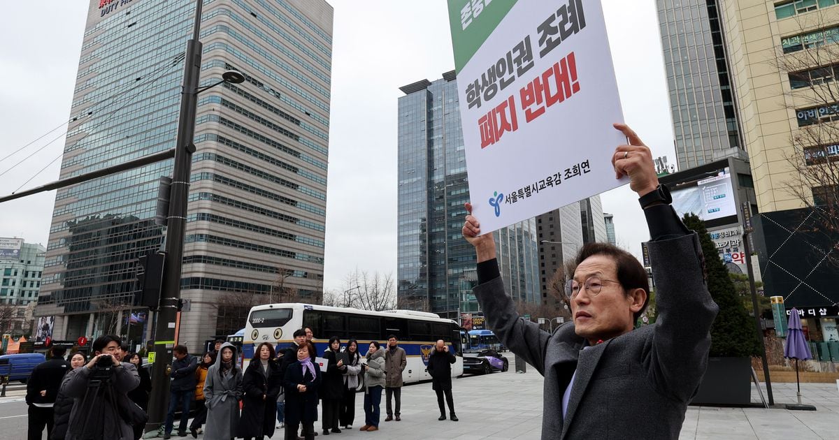 Seoul Superintendent Cho Hee-yeon’s One-Person Protest Against Abolition of Student Human Rights Ordinance in Seoul City – News 1