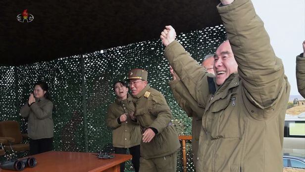 북한 김여정 당 부부장이 지난달 18일 ICBM 발사 현장에서 시험 발사가 성공했다는 소식에 울며 기뻐하고 있다. /조선중앙통신 