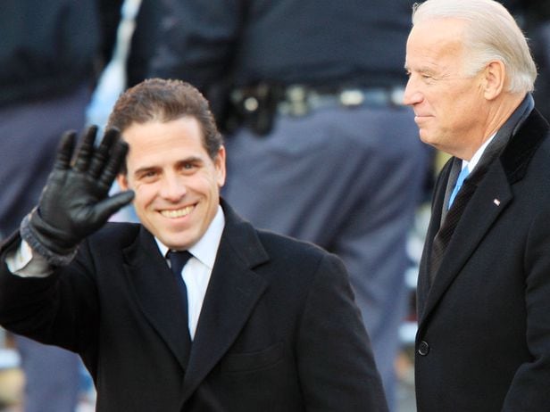 지난 2009년 조 바이든(오른쪽) 당시 미국 부통령과 차남 헌터 바이든이 워싱턴 DC에서 열린 취임식에 참석했다. /AFP 연합뉴스