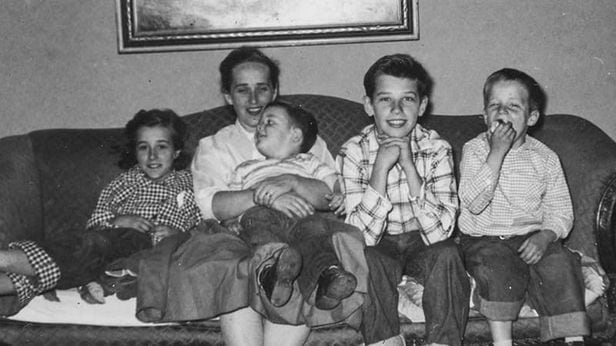 펜실베이니아의 서민 가정에서 장남으로 태어난 조 바이든(오른쪽에서 두번째)  /바이든 홈페이지