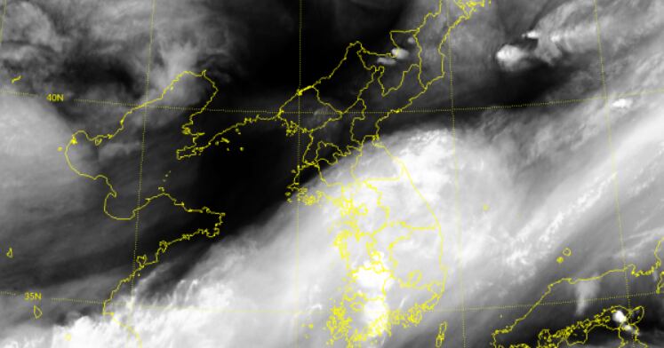 Satellite Image: Heavy Rain and Heatwave Warnings in Gangwon-do, Korean Peninsula