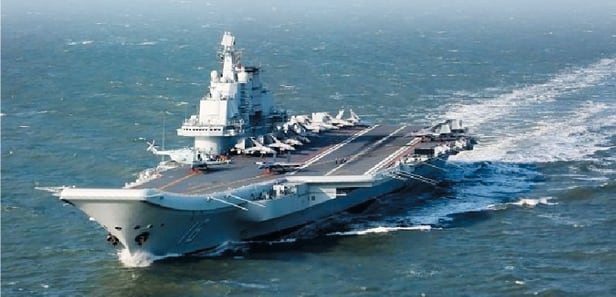 중국 항모 랴오닝함의 해상 기동훈련 모습. 랴오닝함과 산둥함 등 중국 항모 기동전단은 대만 침공 작전 시 핵심적인 역할을 할 전망이다. /중국CCTV