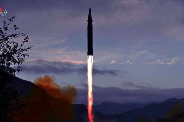북한 조선중앙TV는 신형 극초음속 미사일 '화성-8형' 발사시험을 했다고 지난 9월 29일 보도했다./뉴시스