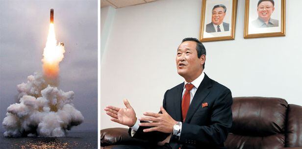 북한의 신형 잠수함발사탄도미사일(SLBM) 북극성-3형이 지난 2일 원산 앞바다에서 발사되고 있다(왼쪽 사진).