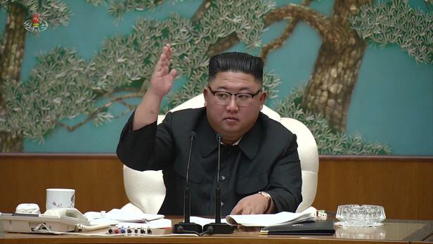 김정은 북한 노동당 위원장이 지난 11월 15일 당 중앙위원회 본부청사에서 정치국 확대회의를 주재하고있다./조선중앙TV
