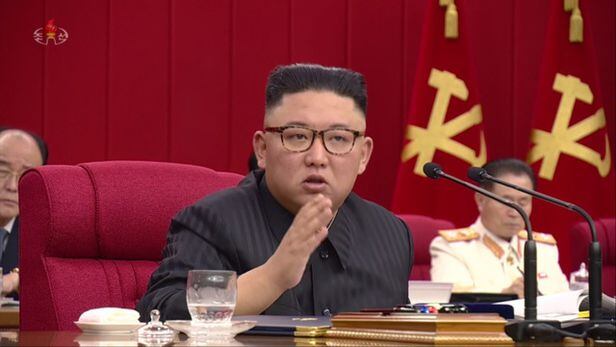 북한 김정은 국무위원장이 지난 15일 열린 조선노동당 중앙위원회 제8기 3차 전원회의에 참석한 모습. /뉴시스