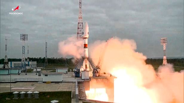 지난 11일 러시아 보스토치니 우주기지에서 루나-25 착륙선을 탑재한 소유즈 2.1b 로켓이 발사되고 있다./AP 연합뉴스