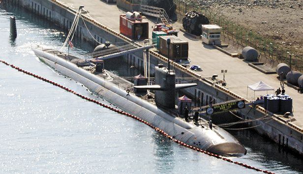 부산에 입항한 美 핵추진 잠수함 - 미 핵추진 잠수함 USS 키웨스트가 2일 부산 해군작전사령부 작전기지에 입항해 있다. /연합뉴스