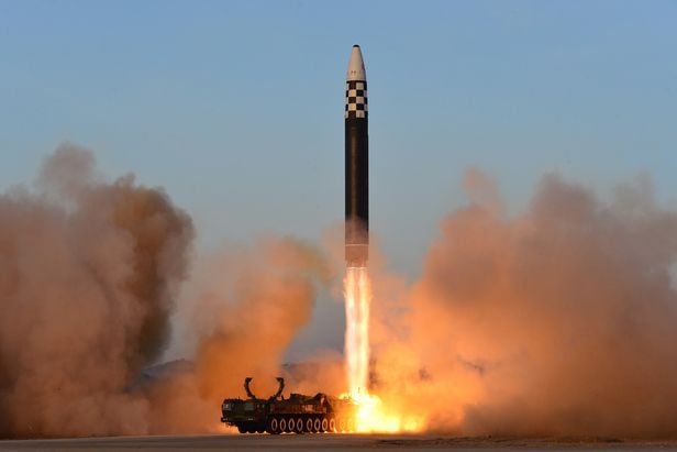올해 3월 북한이 화성-17형 대륙간탄도미사일(ICBM)을 발사하는 장면. /노동신문 뉴스1