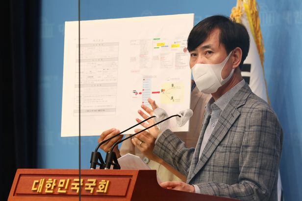 하태경 국민의힘 의원이 18일 국회에서 한국원자력연구원 내부 시스템의 북한 추정 해킹 사건에 관해 기자회견을 하고 있다. /조선일보