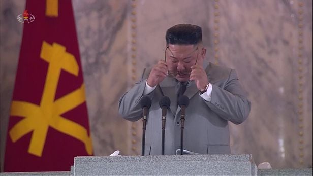 2020년 10월 10일 김정은 북한 국무위원장이 노동당 창건 75주년 경축 열병식 연설 중 눈물을 흘리고 있다. /조선중앙TV