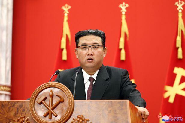 북한 김정은 노동당 총비서가 10월 11일 당 창건 76주년을 기념하는 연설을 통해 주민생활 안정을 강조했다./조선중앙통신 연합뉴스