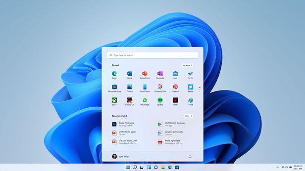 24일(현지시각) 공개된 마이크로소프트의 새 운영체계 윈도11.  기존 좌측 하단에 있는 시작메뉴가 화면 중앙하단에 배치됐다. /MS