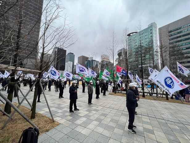26일 오후 서울 청계천 인근 광장에서 시민단체가 천안함 46용사 추모 집회를 진행하고 있다/강다은 기자