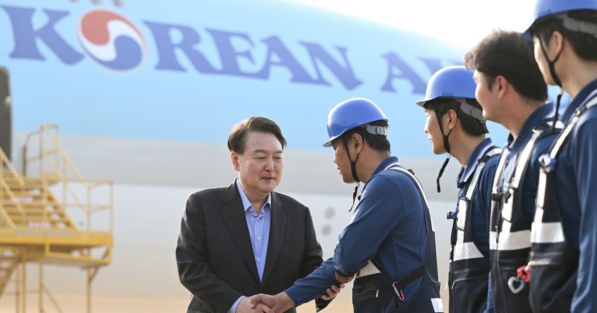 President Yoon Seok-yeol’s Visit to Korean Air Cargo Terminal at Incheon Airport: Encouraging Air Cargo Workers on Chuseok Holiday