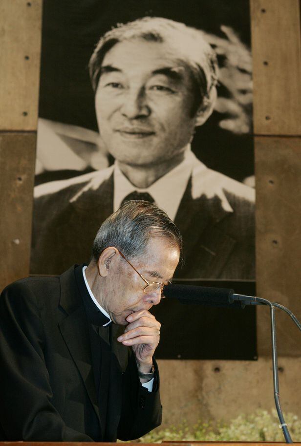 2006년 8월 강원용 목사 장례예배에서 조사를 읽고 있는 김수환 추기경. /전기병 기자