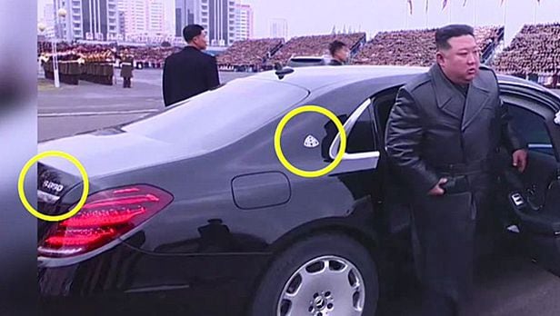 김정은 북한 국무위원장이 지난 3~4일 열린 제5차 전국어머니대회에 참석하기 위해 전용차에서 내리고 있다. 차량에 벤츠 마이바흐 마크와 'S650' 글자가 적혀 있다. /SBS