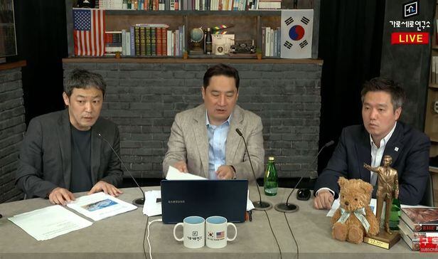 유튜브 채널 '가로세로연구소'에 함께 출연했던 김용호씨(왼쪽부터)·강용석 변호사·김세의씨. /유튜브