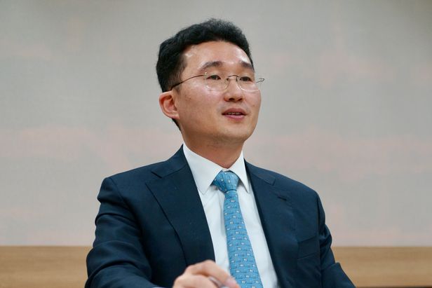 LG소셜캠퍼스 사업에 합류하게 된 계기를 설명하는 김부열 교수. /더비비드