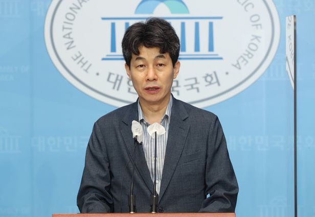 윤건영 더불어민주당 의원/뉴스1